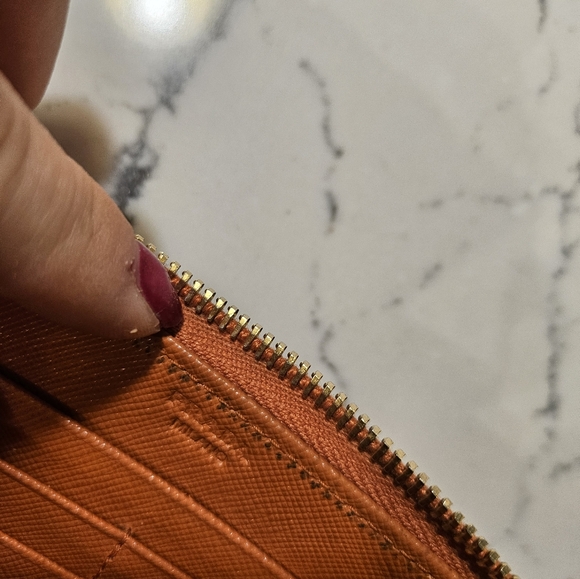 Authentic Prada zip wallet - Picture 6 of 10